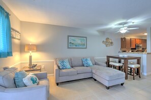 Smart TV, DVD player, books - 2bdr/2bath, heated indoor pool, walk to beach (Hilton Head Island)