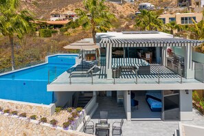 Outdoor dining - 🌊🏖️🌴☀️Ocean Views + 2 Pools + Free Shuttle + Snacks! Family Fun Starts Here (CABO SAN LUCAS)