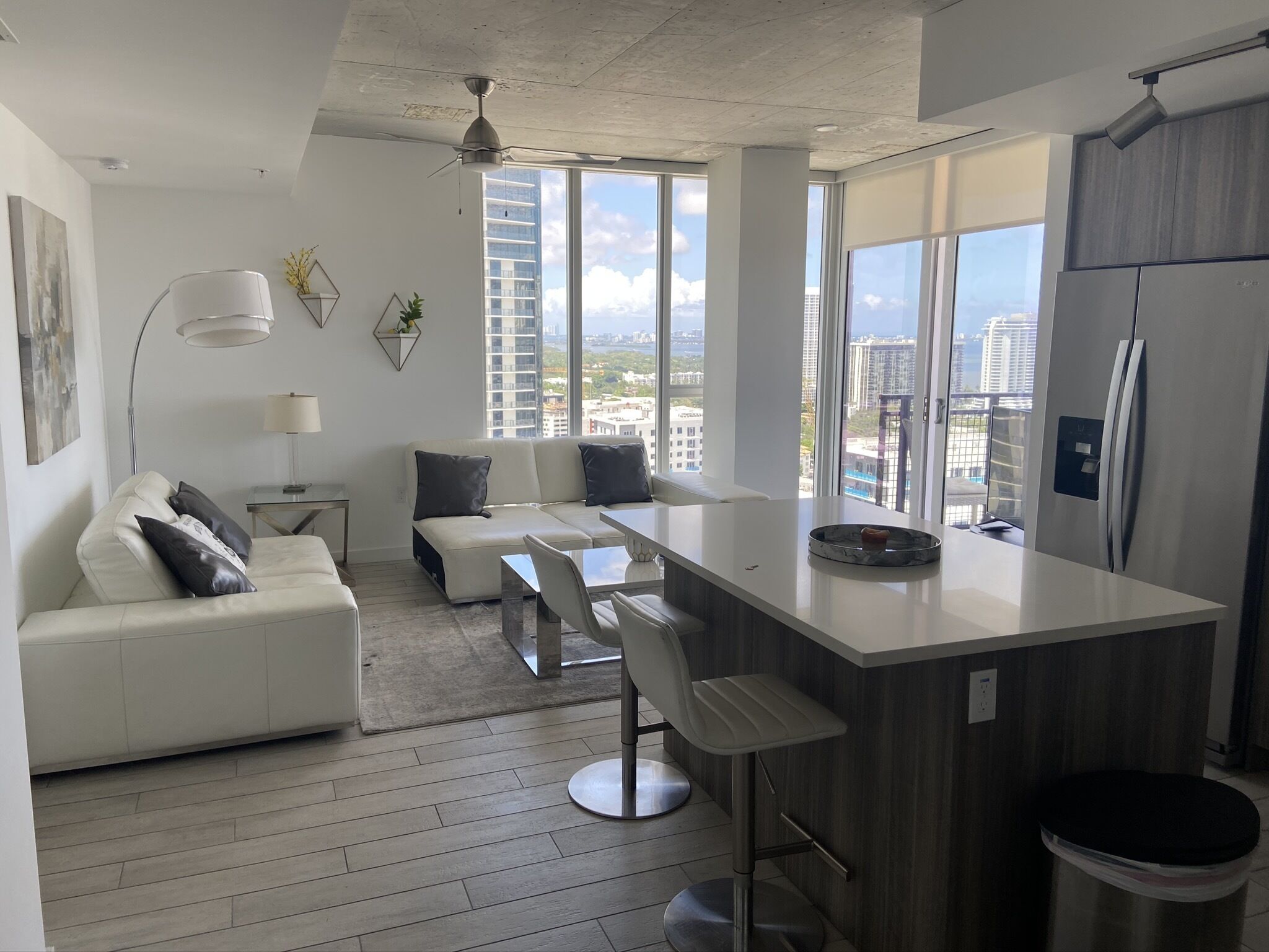 Chic  2 BR Midtown Ocean views