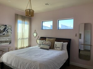 3 Schlafzimmer, Schreibtisch, Bügeleisen/Bügelbrett, kostenloses WLAN