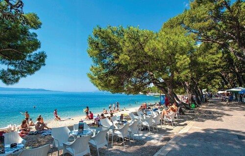 Cozy apartment in Makarska with WiFi