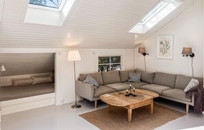 Smart TV, fireplace, DVD player - 3 bedroom stunning home in Hornbæk (Hornbæk)