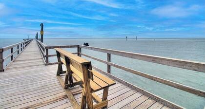 Beautiful Waterfront Allegro North Private Fishing Pier, Boat Launch, Pool