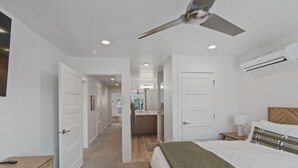 A modern bedroom with a bed, bedside table, and a ceiling fan. - Luxury 5-Bed, 5-Bath Townhome - 3 King Suites + Bunks - Heated Pool & Hot Tub (St. George)