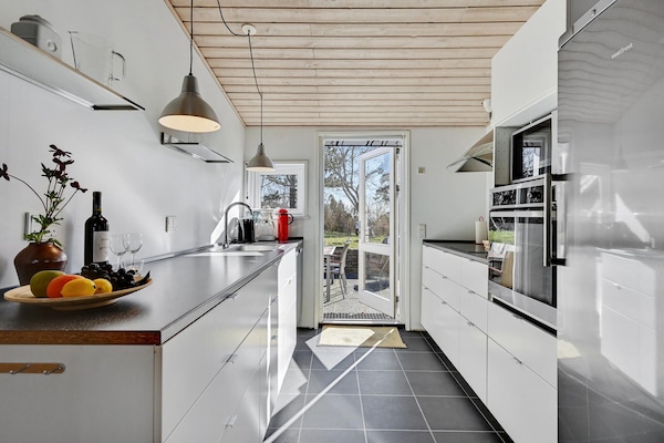 ثلاجة، فرن، موقد طهي مسطح، غسالة أطباق