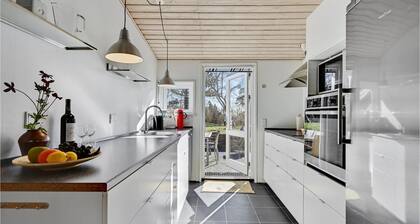 Stunning home in Ebeltoft with WiFi