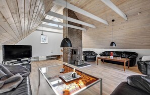 TV, fireplace, stereo