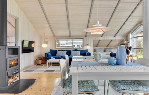 Lovely home in Broager with WiFi