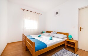2 Schlafzimmer, Reisekinderbett, kostenloses WLAN, Bettwäsche