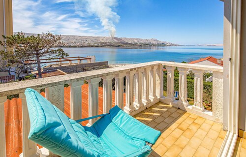 2 bedroom awesome apartment in Pag