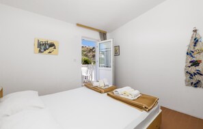 2 عدّة غرف نوم وواي فاي مجانًا وملاءات أسرّة