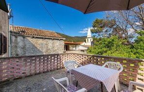 Outdoor dining - 3 bedroom lovely home in Nerezine (Nerezine)