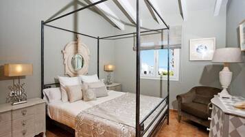 3 bedrooms, iron/ironing board, bed sheets