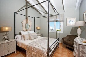 3 bedrooms, iron/ironing board, bed sheets