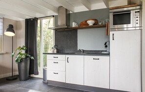 Réfrigérateur, micro-ondes, plaque de cuisson, lave-vaisselle