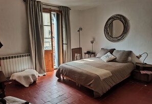 3 chambres, fer et planche à repasser, Wi-Fi gratuit, draps fournis