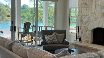 Smart-tv en een open haard