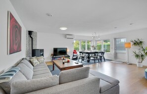 TV, fireplace - Amazing home in Frederiksværk with WiFi (Frederiksværk)