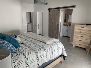 3 chambres, fer et planche à repasser, Wi-Fi, draps fournis