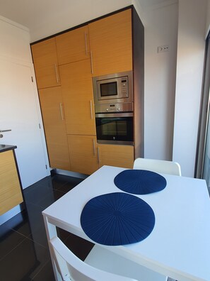 Dining - Figueira Beach Apartment (Buarcos)