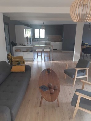 Smart TV, ping pong, offices