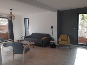 Smart TV, ping pong, offices