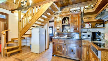 Frigorifero, forno, piano cottura, lavastoviglie