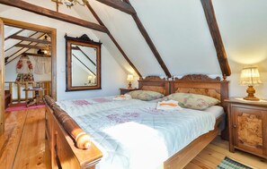 3 bedrooms, travel cot, free WiFi, bed sheets