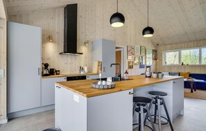 Køleskab, mikrobølgeovn, ovn, kogeplade
