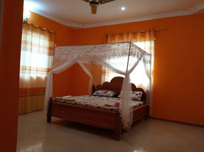 4 chambres, fer et planche à repasser, Wi-Fi, draps fournis