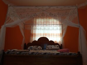 4 bedrooms, iron/ironing board, WiFi, bed sheets - House with full equipments. (Pemba)
