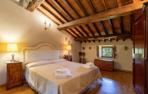8 bedrooms, free WiFi
