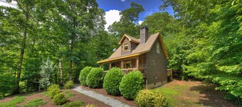 Cozy Ellijay Cabin-close to hiking, Red apple barn, waterfalls and wineries! 