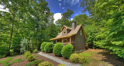 Cozy Ellijay Cabin-close to hiking, Red apple barn, waterfalls and wineries!