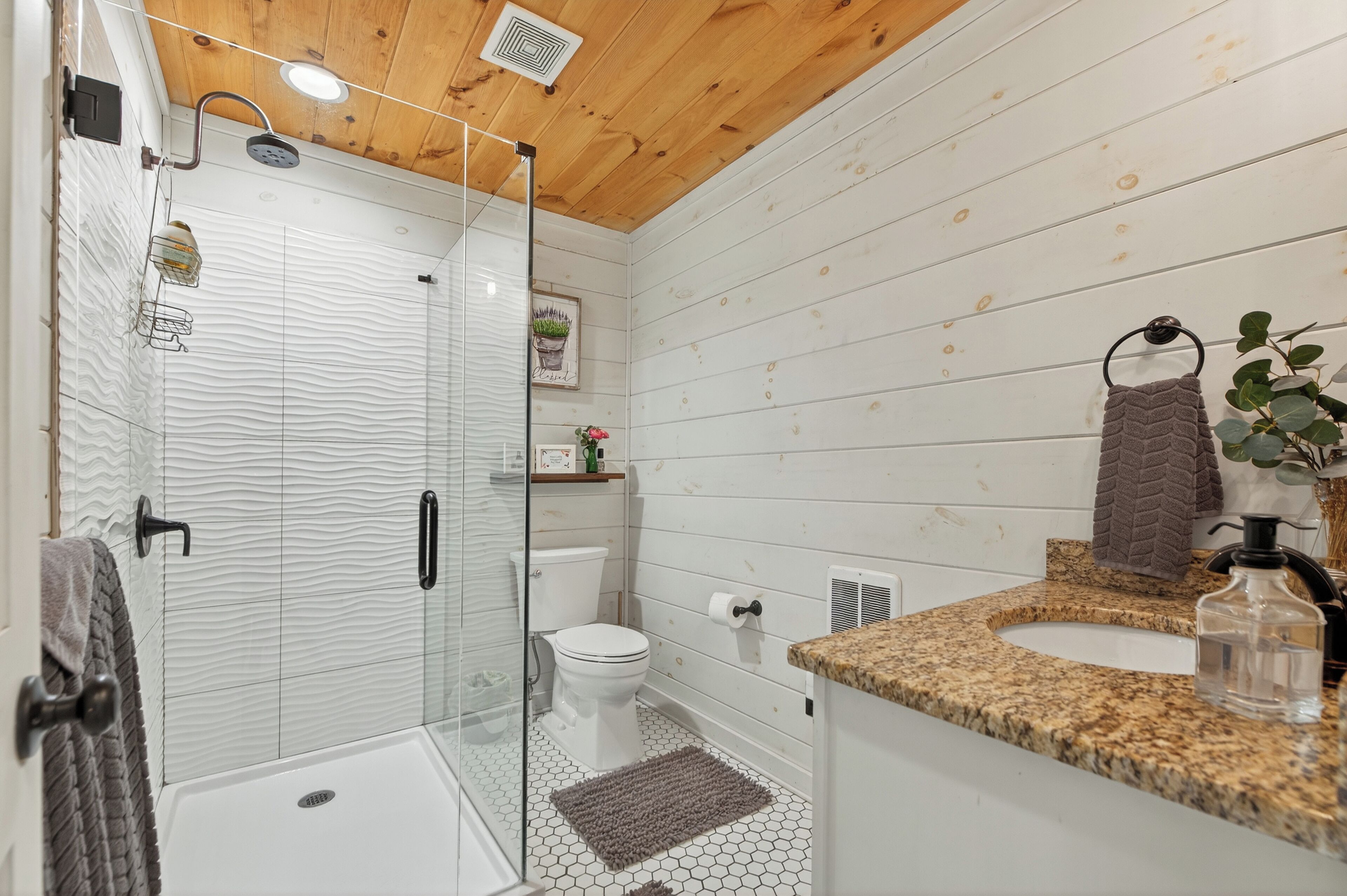 Combined shower/bathtub, hair dryer, towels, toilet paper