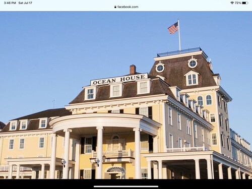 Custom cottage close to everything-Enjoy long walks on beach without the crowds!