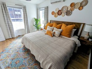 4 bedrooms, desk, iron/ironing board, travel crib - Swimming Hole, Hot Tub, 2 Creeks, Fishing, Hiking, New Reno in the Catskills (Hortonville)