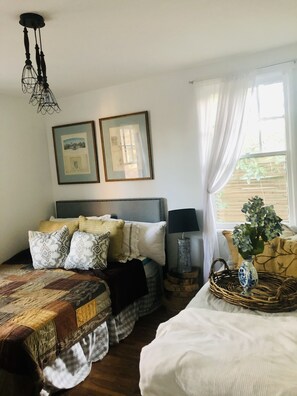 3 bedrooms, WiFi, bed sheets - Heart of Five Points .. Adorable, updated, 3 bedroom one bath Cottage for rent! (Athens)