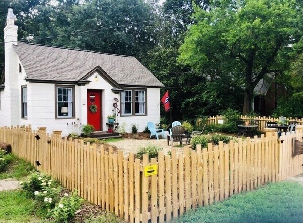 Exterior - Heart of Five Points .. Adorable, updated, 3 bedroom one bath Cottage for rent! (Athens)