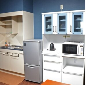 Fridge, microwave, stovetop, cookware/dishes/utensils