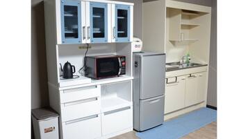 Fridge, microwave, stovetop, cookware/dishes/utensils