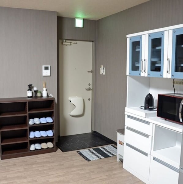 2 عدّة غرف نوم ومكتب وواي فاي مجانًا وملاءات أسرّة