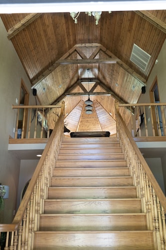 The Swan House:  Private, Peaceful, and Picturesque Lakefront Property