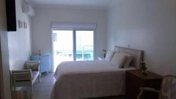 4 slaapkamers, een strijkplank/strijkijzer, gratis wifi, beddengoed