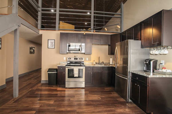 Fridge, microwave, oven, stovetop