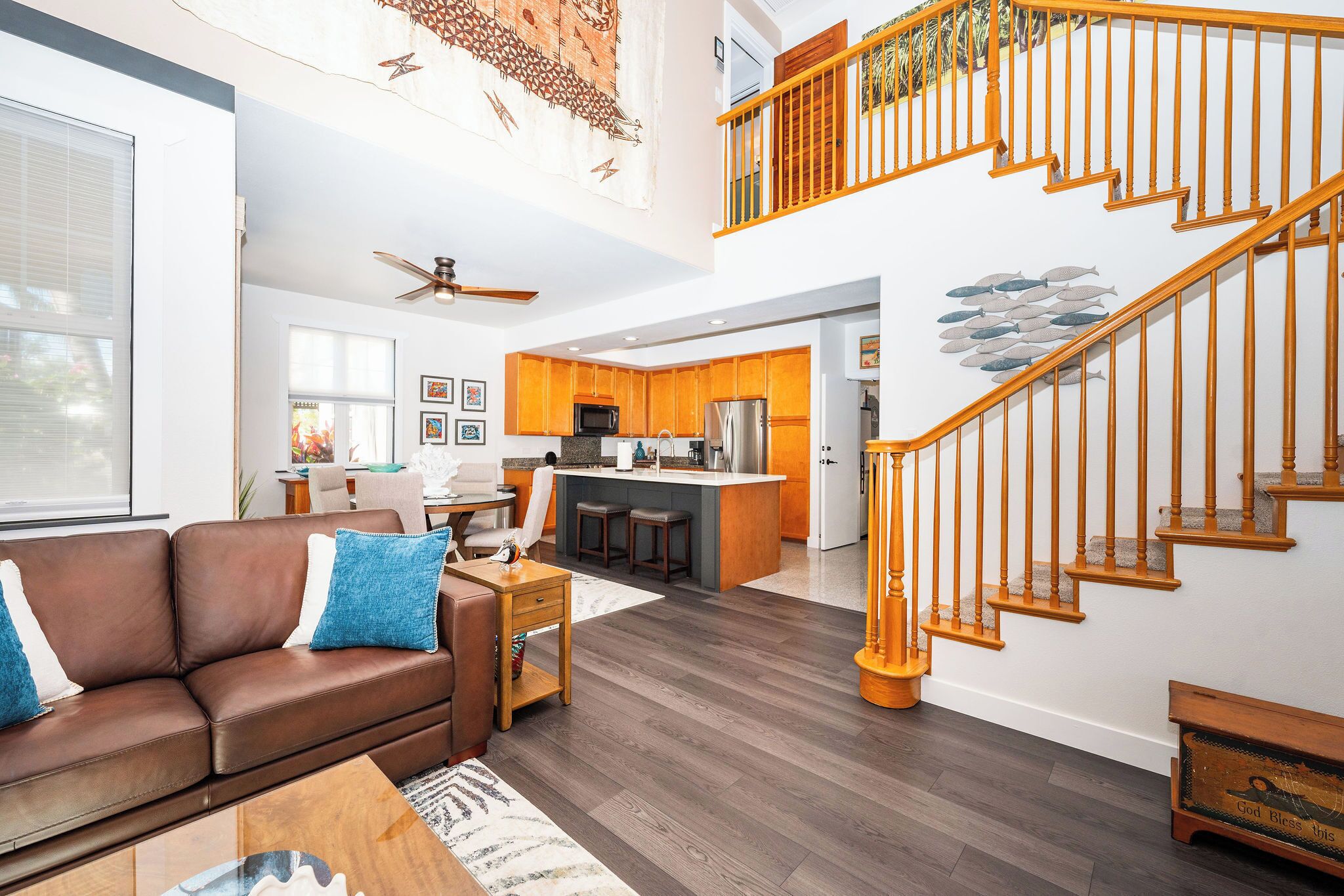 Smart TV, DVD player, books, stereo