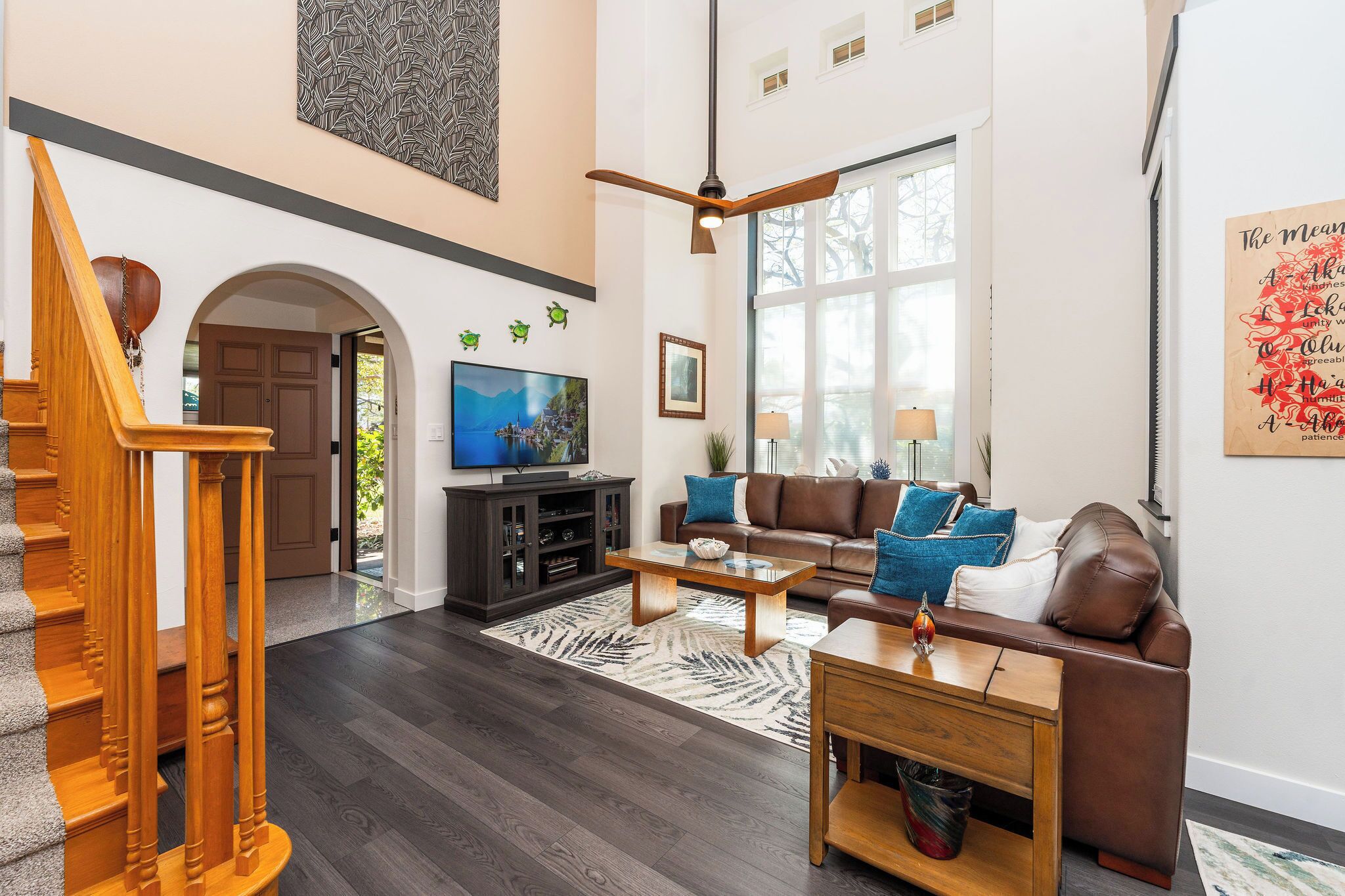 Smart TV, DVD player, books, stereo