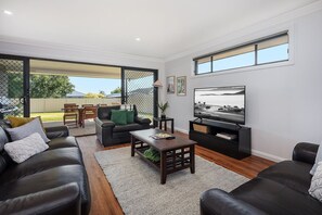 Standard House, 4 Bedrooms | Living area | 50-inch Smart TV with digital channels, TV, DVD player - Campanile House by Your Innkeeper Mudgee (Mudgee)