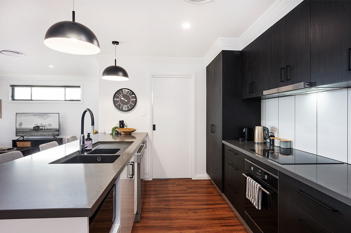 Standard House, 4 Bedrooms | Private kitchen