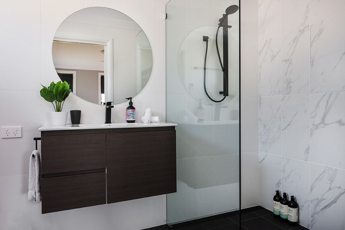 Standard House, 4 Bedrooms | Bathroom | Separate bathtub and shower, hair dryer, soap, shampoo